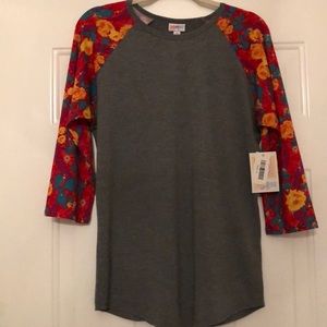 🆕 🎉HP🎉LuLaRoe Gray and Floral Sleeve Randy Tee